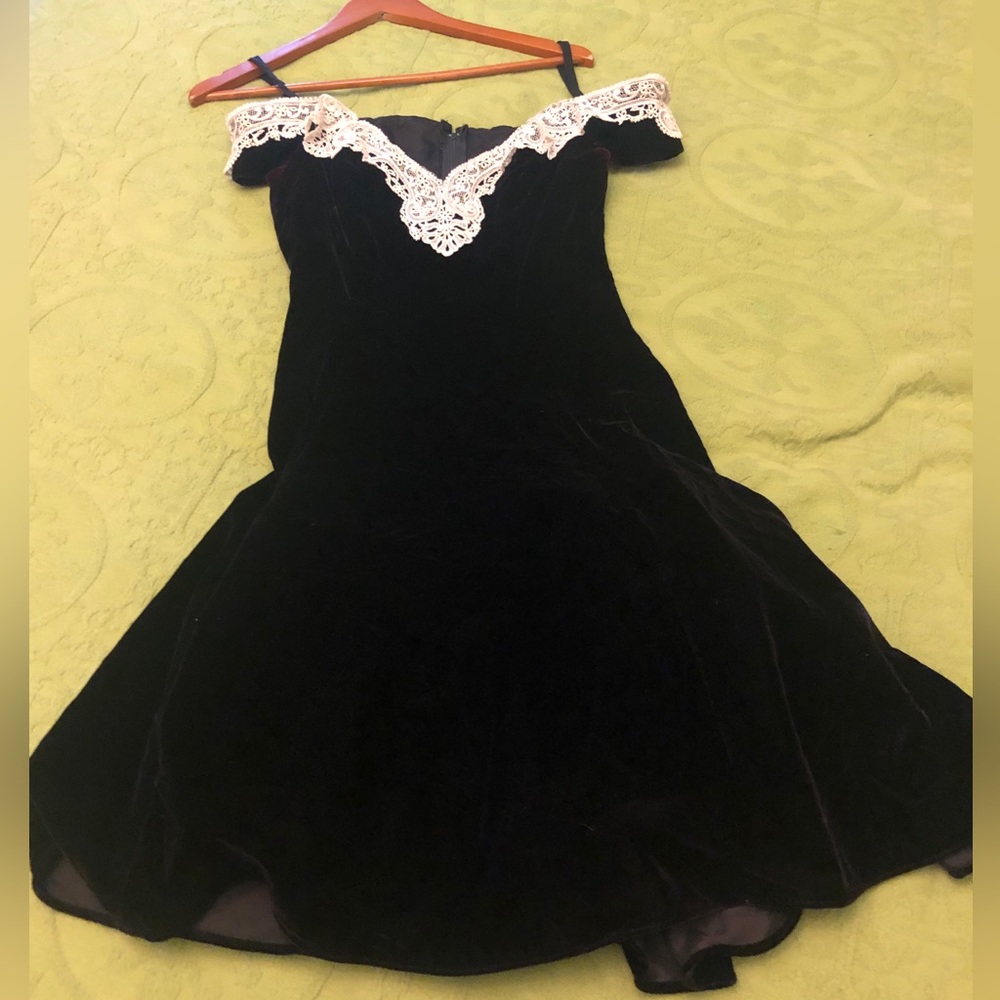 Vintage black velvet Zum Zum dress. Size 9/10